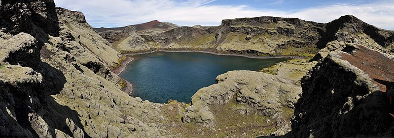 File:Crater inundado en Lakagigar (Islandia) - panoramio.jpg