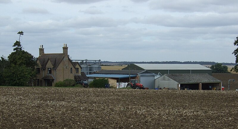 File:Crown Farm - geograph.org.uk - 3130117.jpg