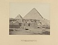 De piramiden van Gizeh E 48. De pyramiden van Gizeh, Cheops (3783 v. C.) en Chephren (3600 v. C.). Caïro. (titel op object) Egypte (serietitel), RP-F-1997-27-48.jpg