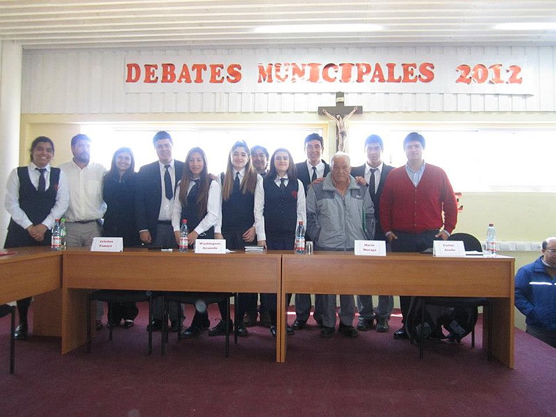 File:Debates municipales Pichilemu 2012.jpg