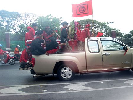 ไฟล์:Demonstration of the Red Shirts in Thailand 12-4-2010.jpg