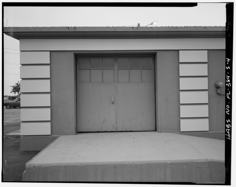 File:Detail of garage door on east side - MacDill Air Force Base, Quartermaster Gas and Oil House, 8103 Hanger Loop Drive, Tampa, Hillsborough County, FL HABS FLA,29-TAMP,52S-4.tif