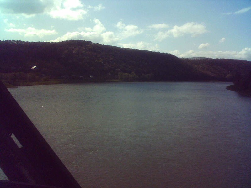 File:Dniester bridge Luka 2010-04-22.jpg