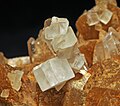 Dolomite sur quartz et sidérite (France) 1.JPG