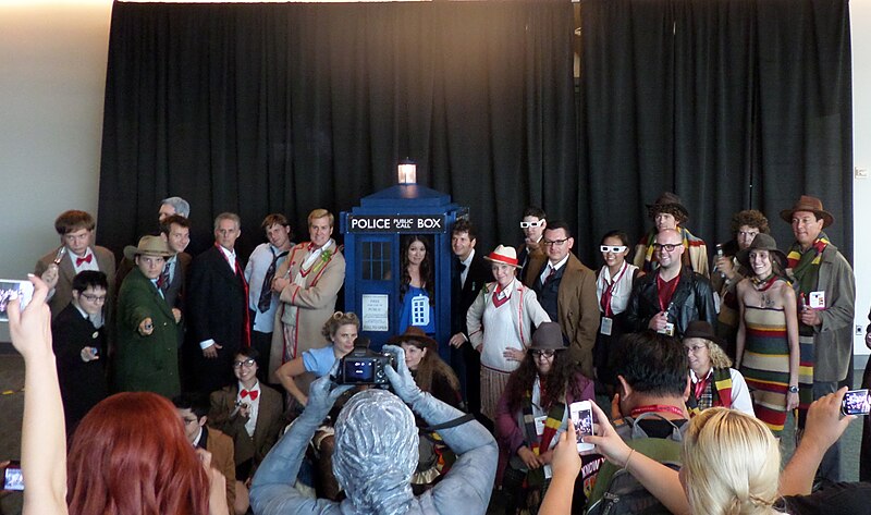 File:Dr Who Cosplay ... could not tell if that's the actual current Doctor center left or not (14552969709).jpg