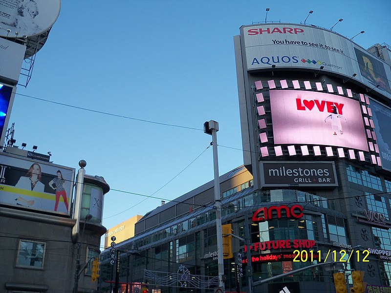 File:Dundas Street and Yonge Street - panoramio (4).jpg