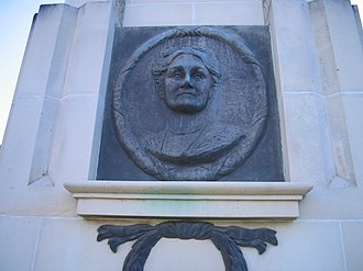 Bronze face portrait, by Mrs Margaret Johnson of Mt Hawthorn Edith Dircksey Cowan Memorial2.jpg