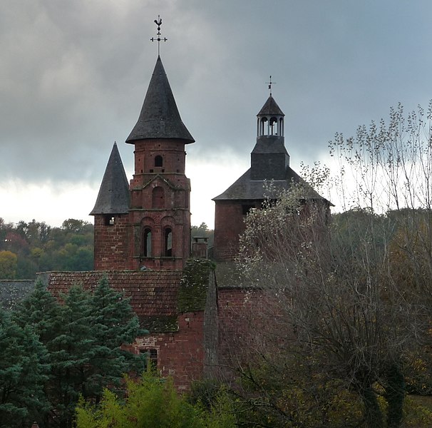 File:Eglise Saint-Sauveur de Collonges-la-Rouge.JPG