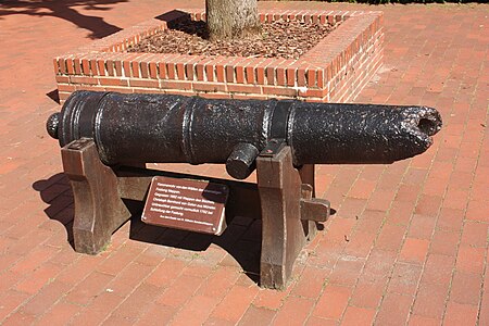 Einziges Fundstück aus dem Bereich der Paulsburg, die Kanone vor dem Stadtmuseum. Foto Eismann 2015
