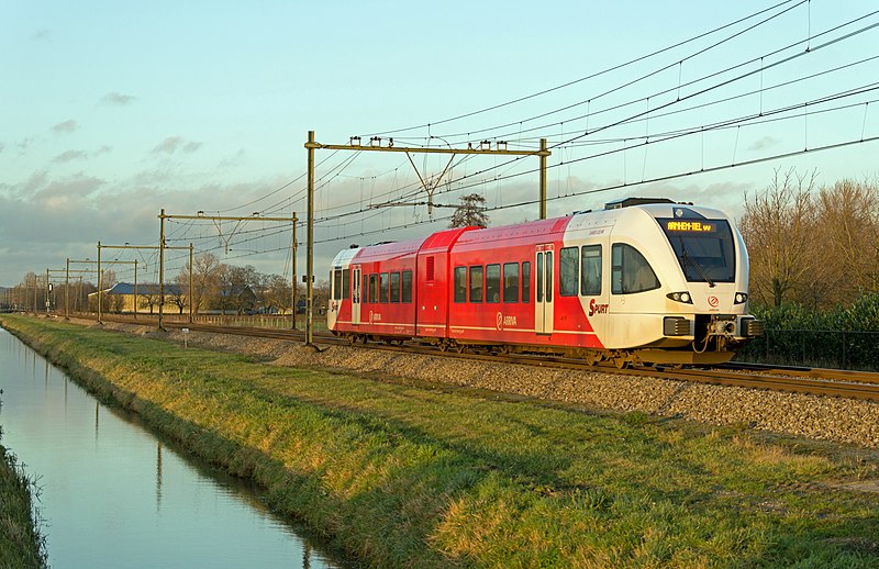 File:Elst Arriva 262 naar Tiel (11727766314).jpg