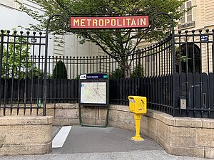 Entrée de la station de métro Saint-Georges.