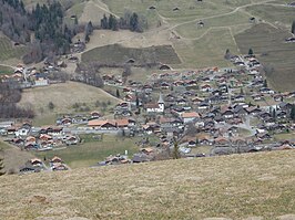 Zicht op Erlenbach im Simmental