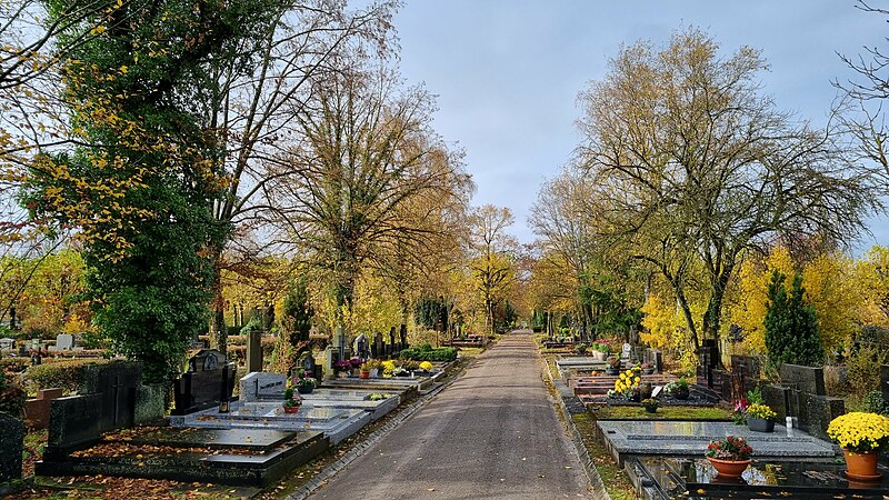 File:Esch, cimetière Lallange (103).jpg