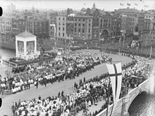 Eucharistic Congress - Dublin - June 1932 -Benediction on the Bridge.jpg