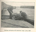 FMIB 36631 Baiting crab-pots on St Andrews 'slip,' June, 1898.jpeg