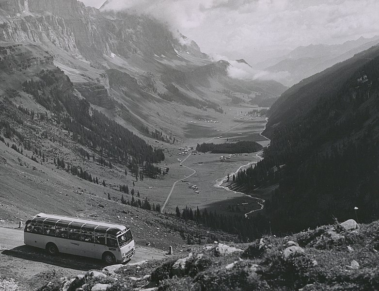 File:Fahrt über den Klausenpass, PTT-Archiv - Reisepost Linienchronik 07.jpg