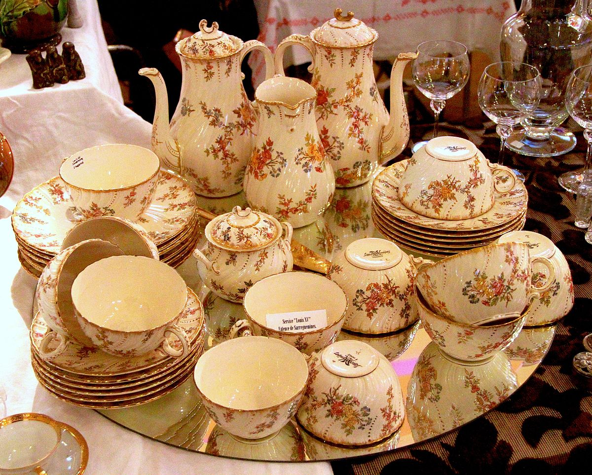 File:Faiences de Sarreguemines service à thé et café modèle «Louis XV».jpg  - Wikimedia Commons