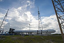 Falcon 9 con el ASIASAT 8 siendo transportado