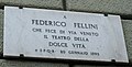페데리코 펠리니가 헌정한 베네토 거리의 명판