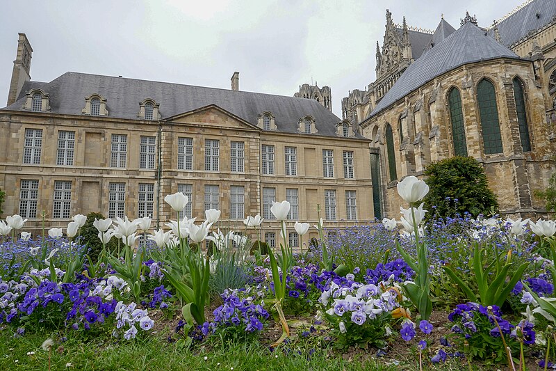 File:Flowers and backside of Palace Tau in Reims, France.jpg