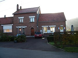 Balai kota dan sekolah di Fontaine-sous-Montdidier