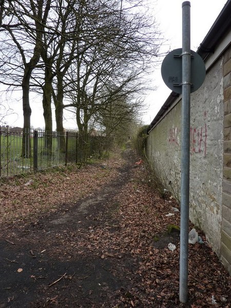 File:Footpath to the right at the end of Edge End Lane - geograph.org.uk - 1780127.jpg