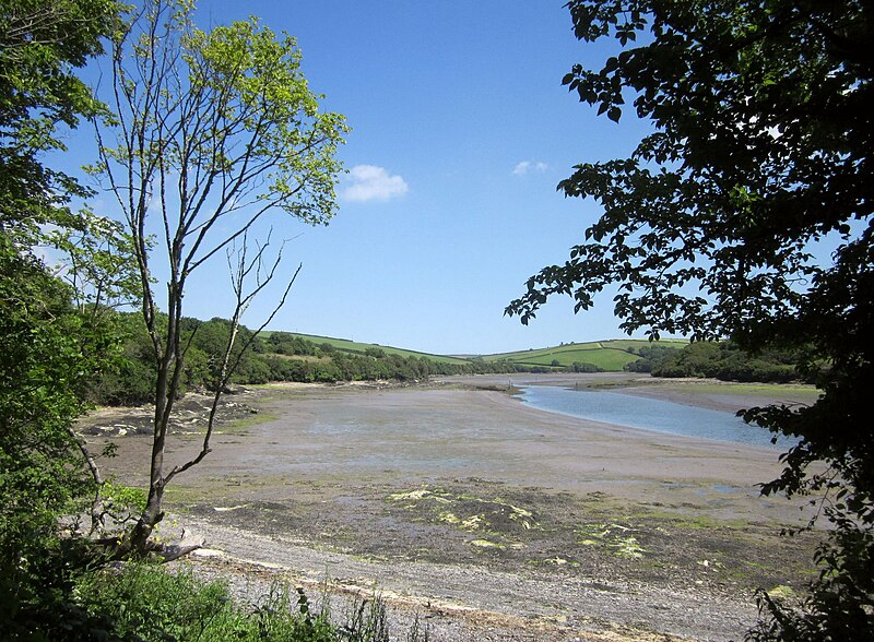 File:Frogmore Creek - geograph.org.uk - 4031522.jpg