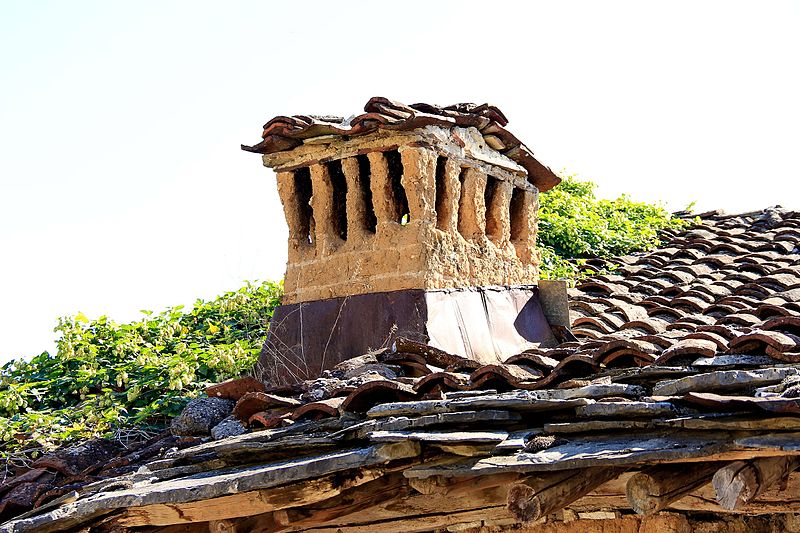 File:Fshati Hoçë e Madhe Oxhaku dhe kulmi 01.jpg