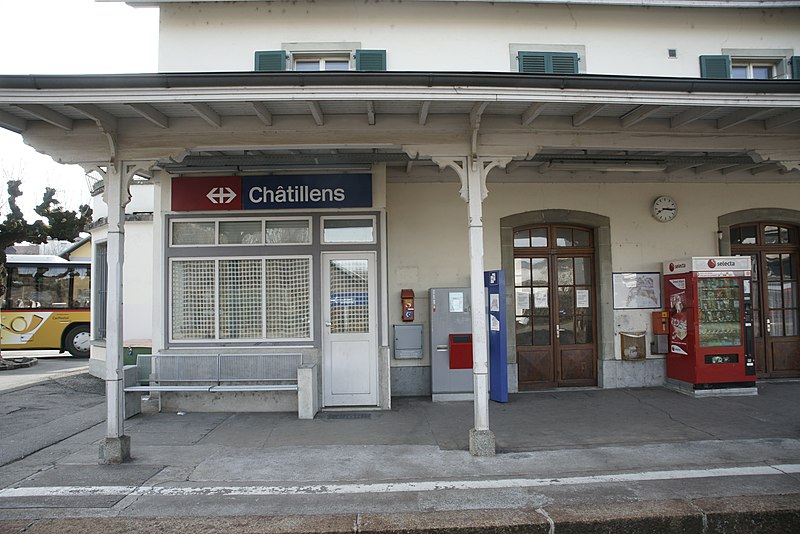 File:Gare Châtillens 28.02.2012.jpg