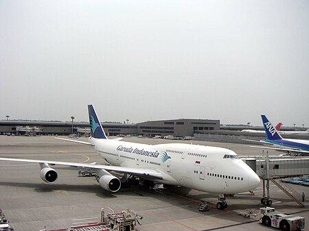 ไฟล์:Garuda Indonesia B747-4U3 (PK-GSG) at Narita International Airport (1).jpg