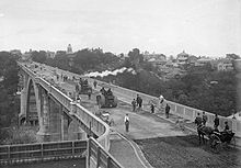 Finishing works on the bridge in 1910 Grafton Bridge Being Finished.jpg