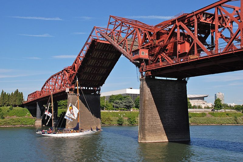 File:HMCS Oriole passing under Portland's Broadway Bridge in 2013.jpg