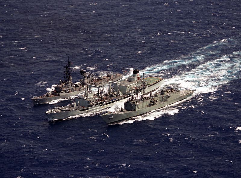 File:HMCS Provider (AOR 508) refueling HMAS Darwin (FFG 04) and USS Berkeley (DDG-15) 1986.jpg