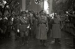 Heinrich Himmler pasando revista a las tropas (3 de 4) - Fondo Car-Kutxa Fototeka.jpg