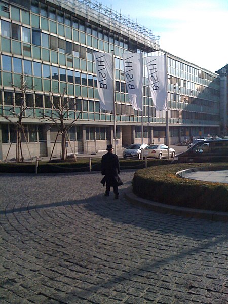 File:Hinter dem Hauptbahnhof, Blick aus dem Hotel - panoramio.jpg