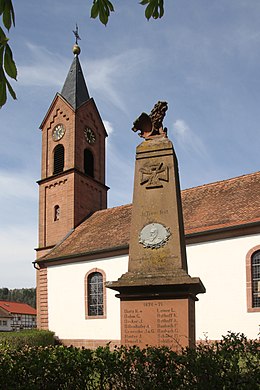 Hinterweidenthal-Hauptstr 84-Evangelische Kirche+Kriegerdenkmal-gje.jpg