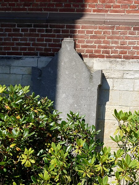 File:Hoeilaart Gemeenteplein Sint-Clemenskerk - 253812 - onroerenderfgoed.jpg