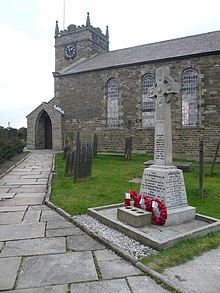 Holmesfield - Kirche St.Swithin und Denkmal - geograph.org.uk - 1228993.jpg