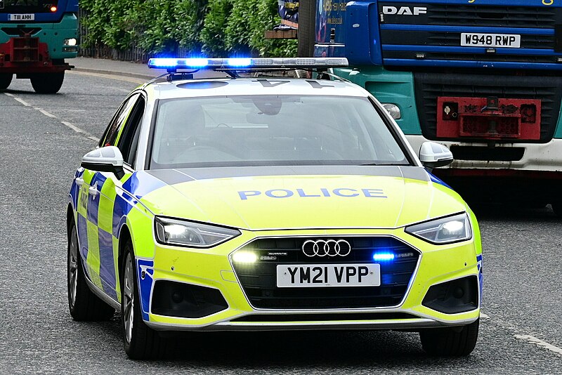 File:Hull Dogger Bank Abload Police Presence (cropped).jpg
