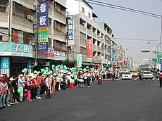 Human chain in Taiwan 2004.JPG