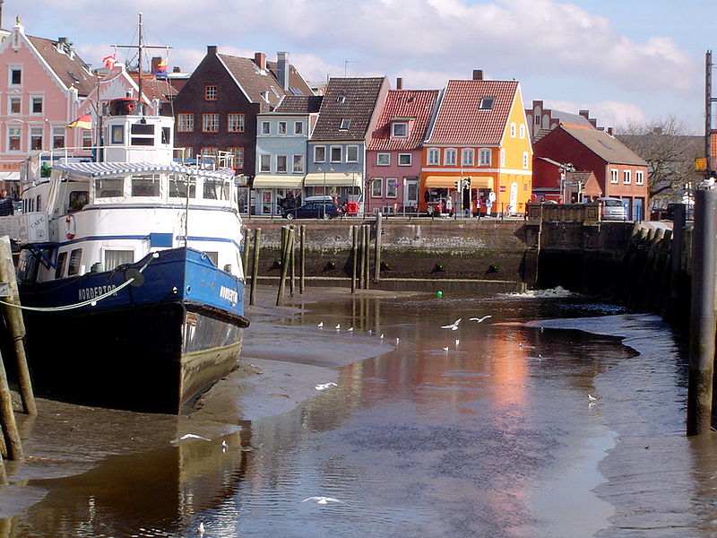 File:Husum Harbour c.jpg