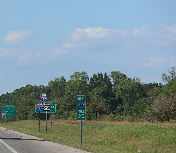 I-587/I-795/US 264 shields and an I-587 mile marker in Wilson County, September 2023