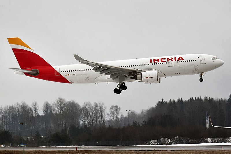 File:Iberia, EC-MLP, Airbus A330-202 (51006184813).jpg