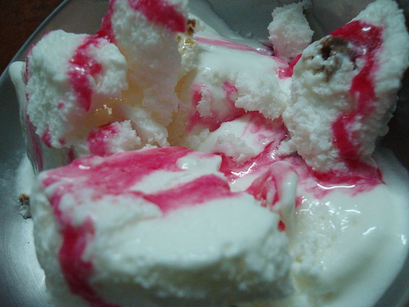 File:Icecream with strawberry sauce.jpg