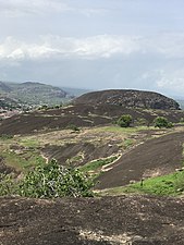 La colline d'Imofin dans l'État d'Oyo. Elle culmine à 272m. Avril 2022.