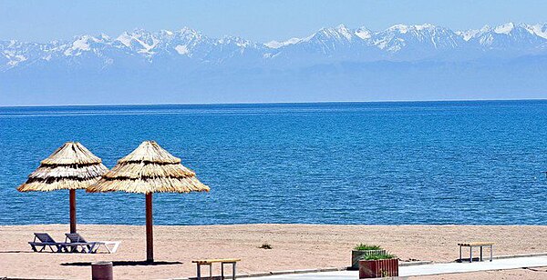 Image: Issykkul plyag