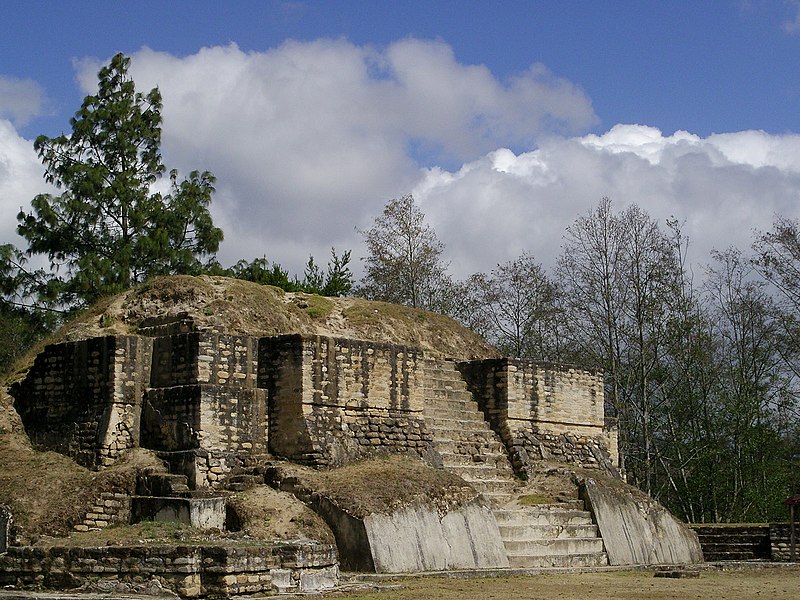 File:Iximche Temple 2.jpg