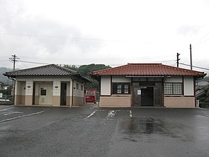 JRKyushu-Karatsu-liniyasi-Higashi-taku-stantsiyasi-kirish-20091101.jpg