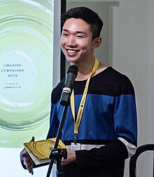 Jerrold Yam leser på Singapore Writers Festival.