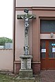 Křepice, kříž u obecního úřadu (2016-09-28; 01).jpg